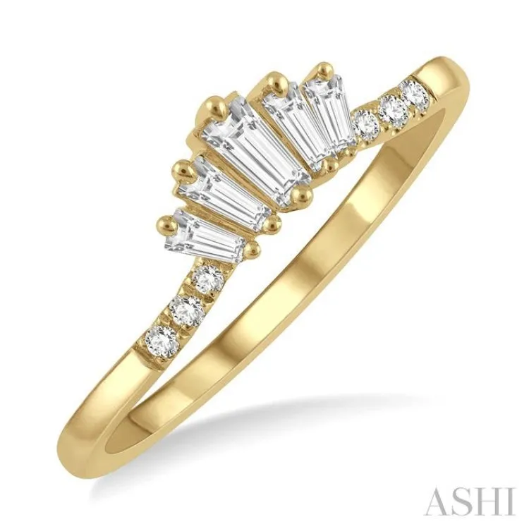 1/4 ctw Chevron Baguette Crown and Round Cut Diamond Fashion Ring in 14K Yellow Gold