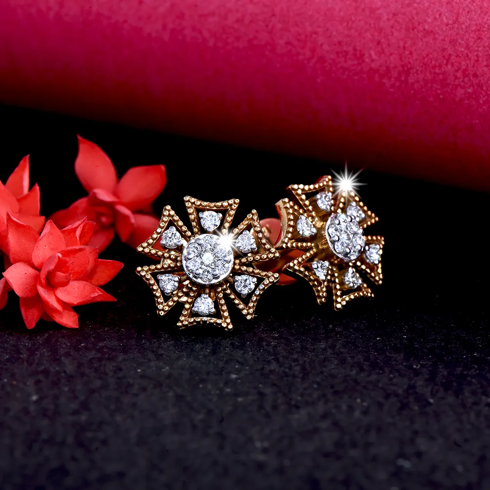 18k Unique Flower Shape Diamond Earring.