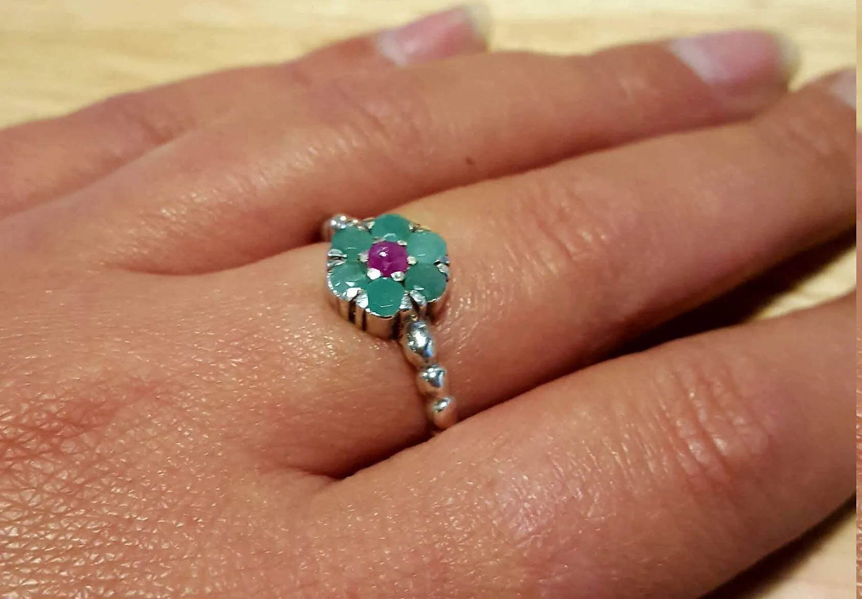 Emerald Flower Ring - Daisy Silver Ring - Dainty Emerald Ring