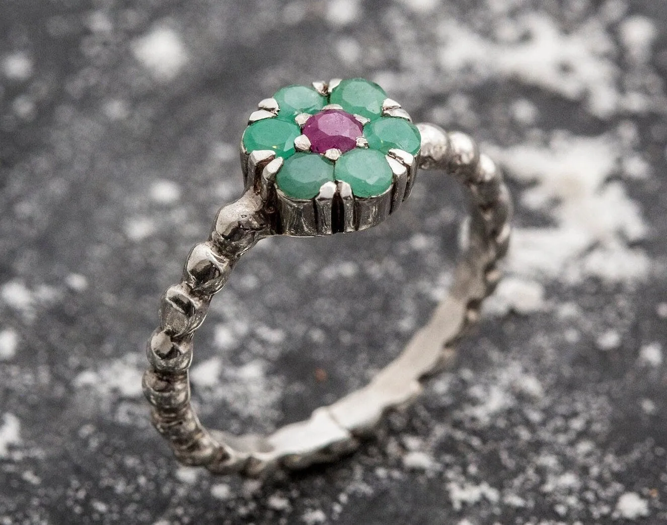 Emerald Flower Ring - Daisy Silver Ring - Dainty Emerald Ring