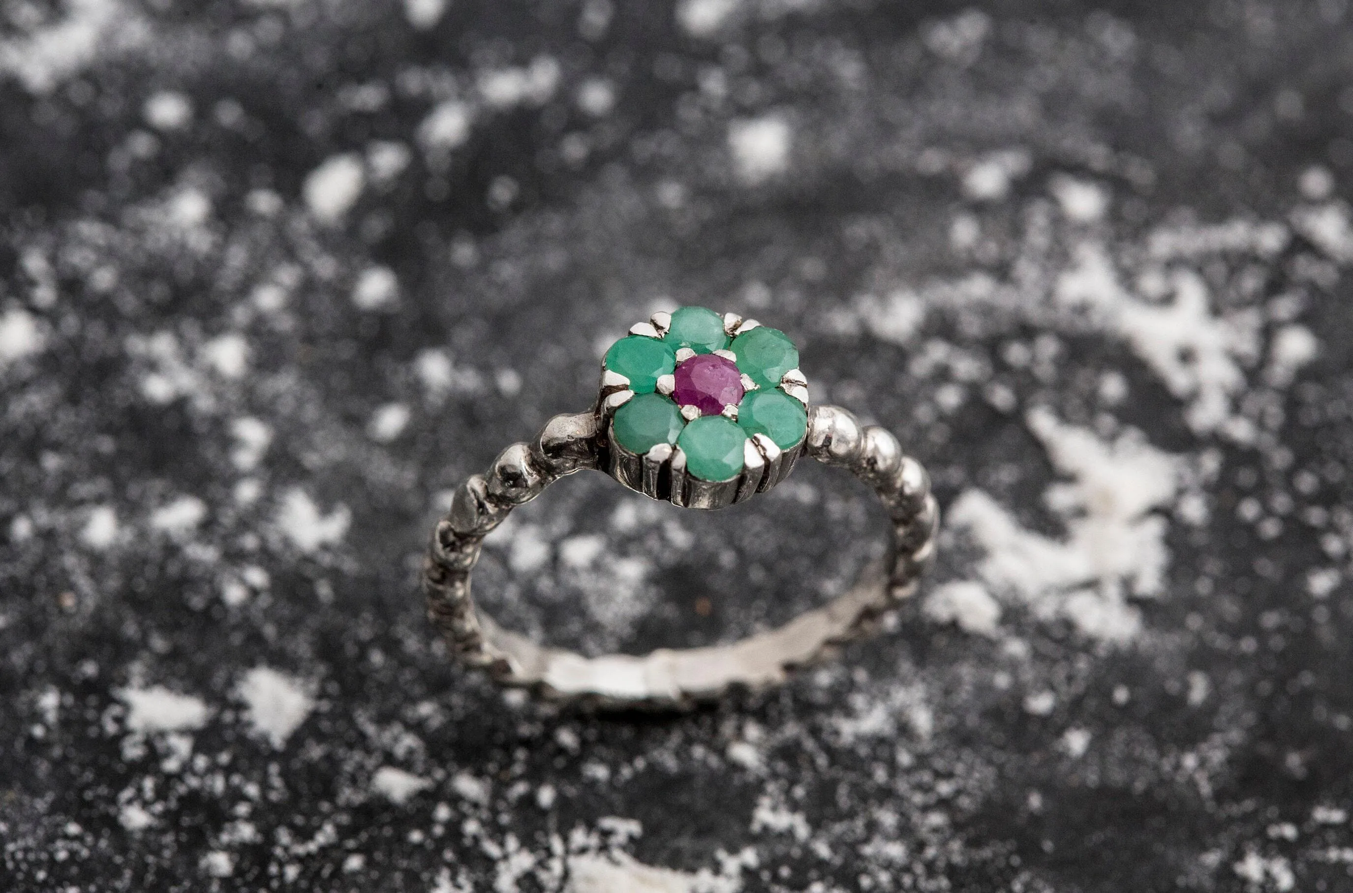 Emerald Flower Ring - Daisy Silver Ring - Dainty Emerald Ring