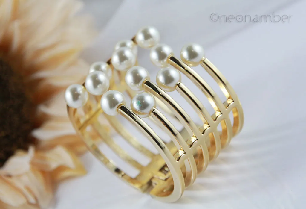 Gold Majestic Pearl Bangle