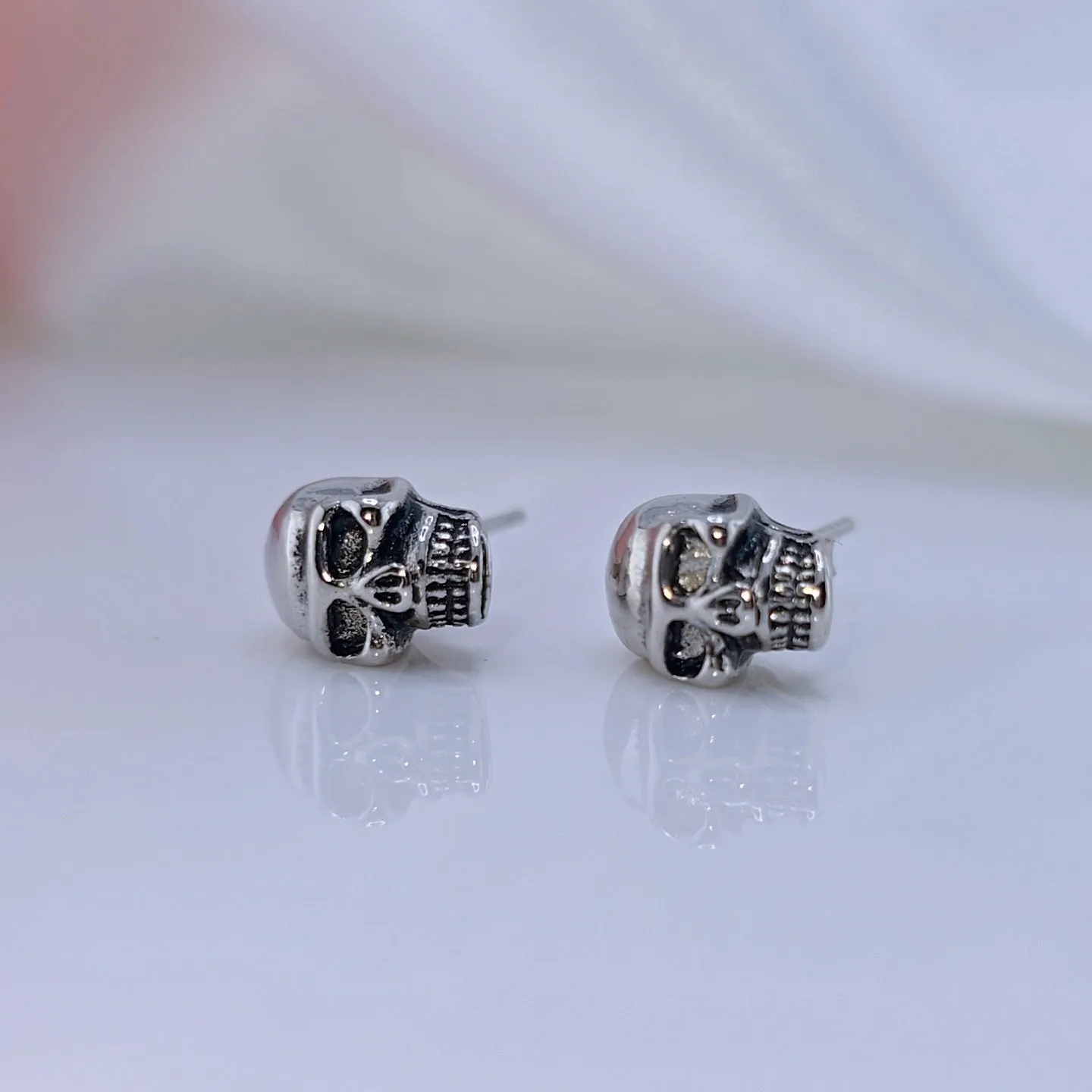 Gothic Skull Stud Earrings