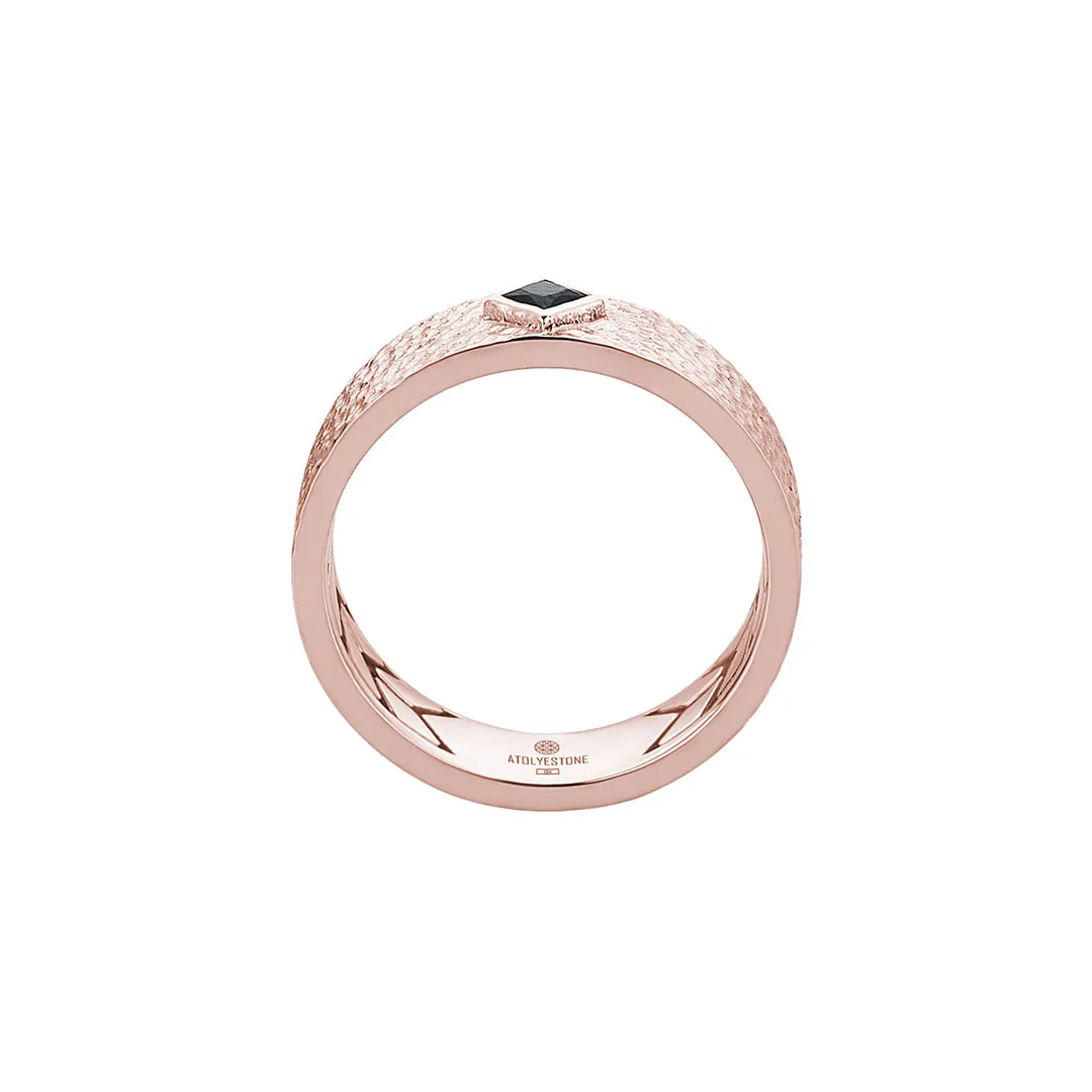 Hammered Band Solitaire Ring in Gold