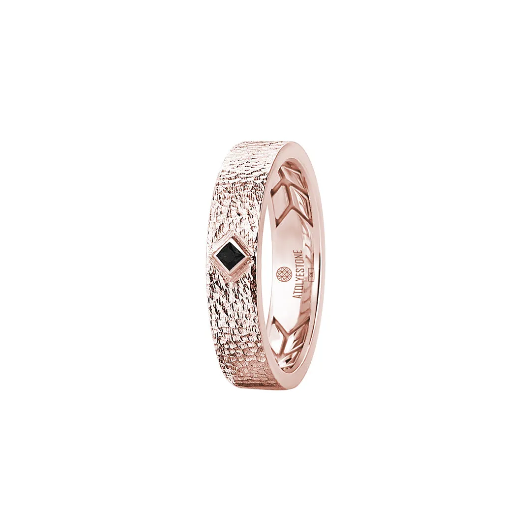 Hammered Band Solitaire Ring in Gold